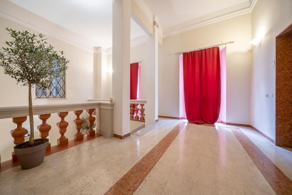 Free Parking - Meraviglioso Appartamento A Modena Kültér fotó